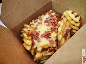 Crispy potato wafers, Smoked vegan bacon and vegan cheese at Green Farmer's in Paris