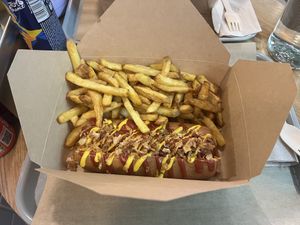 Hot dog & frites  at Green Farmer's in Paris
