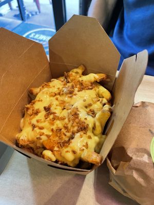 Frittes Cheddarr  at Green Farmer's in Paris