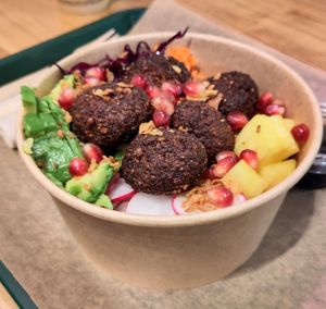 Falafel bowl at Green Farmer's in Paris