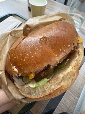 Double bacon cheeseburgerr  at Green Farmer's in Paris