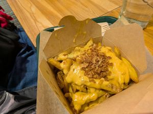 Cheddar Fries at Green Farmer's in Paris