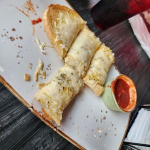 Vegan Cheesy Garlic Bread at Taranto's Pizzeria in Powell