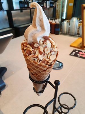 Horchata soft serve at Magpies Softserve in Los Angeles