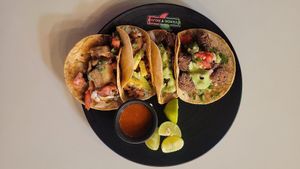 4 tacos at Verde Y Rojo in Tijuana