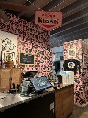 Sweet Portland vibe  at Boxcar Pizza in Portland