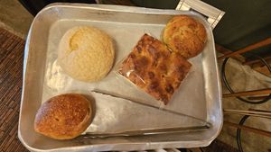 get a tray, get your picks at Morethan Bakery in Tokyo