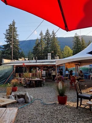 Outdoor area - socially distanced well at Al Forno Ferruzza Pizza in Rhododendron
