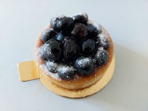 Blueberry tartelet at Confiserie Freundt in Mannheim