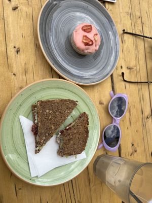Tomato and hummus Stullen with the lemon and strawberry cupcake and a chai tea  at Roasted Kaffeebar in Dusseldorf