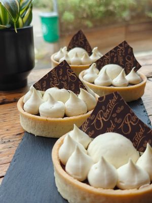 Helle und Dunkle Schokolade Tartelette at Roasted Kaffeebar in Dusseldorf