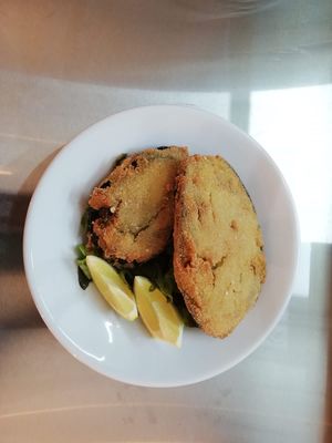 CORDONBLEU DI MELANZANE RIPIENO DI STRACCHINO FUME’ E PORCINI  at Status Quo in Rome