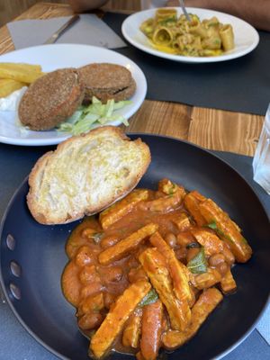 tempeh was sooo good, amazingly prepped in the fresh pomodoros 🍅 and just as the carbonaras & eggplant cordon bleu 💯 at Status Quo in Rome