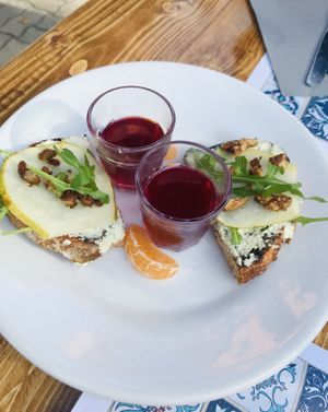 Bruschette e shot di melograno  at Status Quo in Rome