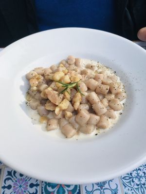 Gnocchetti alle castagne su fonduta at Status Quo in Rome
