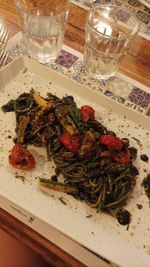 Seafood spaghetti 3/10 :/ at Status Quo in Rome