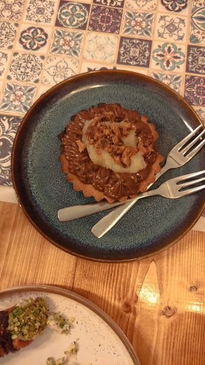 Tart with chocolate and pear at Status Quo in Rome