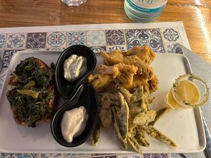 Antipasto misto con salvia e carciofi fritti, due differenti maionesi e un crostino con salsiccia vegan  at Status Quo in Rome