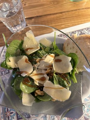 Insalata di spinacino e formaggio vegan  at Status Quo in Rome