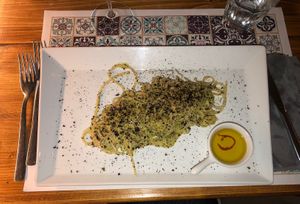 Spaghetti broccoli, aglio nero e polvere di oliva   at Status Quo in Rome
