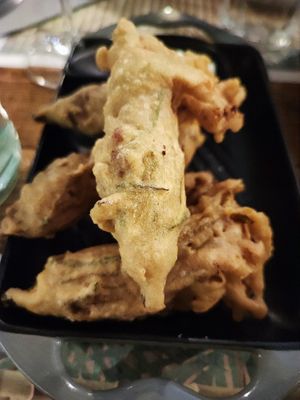 Fiori di zucca con pastella di farina di ceci at Status Quo in Rome