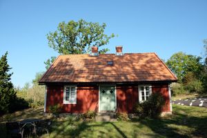 Old house situated in a calm and silent place in the nature reserve with old, big oak and beech trees, beautiful nature. 500 meter from the sea. at Skärva Gård in Karlskrona