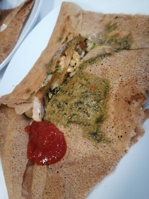 Galette con confitura de tomate, heura, calabacin y queso vegano. at Kenavo Crêperie in Reus