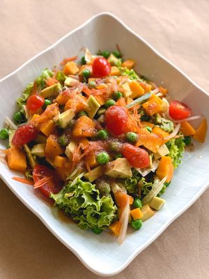 Avocado-mango salad at Healthy Mania in Phuket