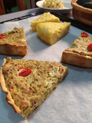 Quiche y tortilla (foto tomada en mi casa) at Juliana Kind Food  in Tenerife