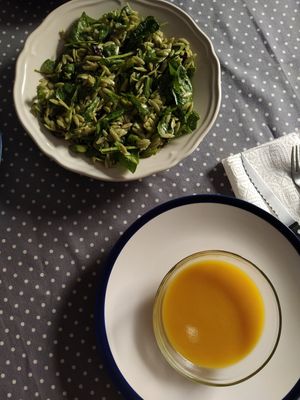 Ensalada de pasta y crema (foto tomada en mi casa) at Juliana Kind Food  in Tenerife