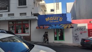 Los socios, justo enfrente: sólo comida para llevar at 100% HP in San Juan