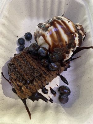 Warm (!) chocolate cake with vanilla ice cream   at 100% HP in San Juan