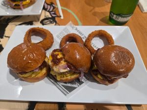 Sliders with subbed onion rings at 100% HP in San Juan