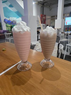 Strawberry and Chocolate mylkshakes at 100% HP in San Juan