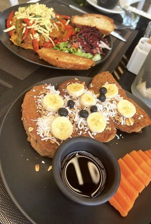 Pan francés y omelet de garbanzo   at Casa Mauna in San Pedro Pochutla