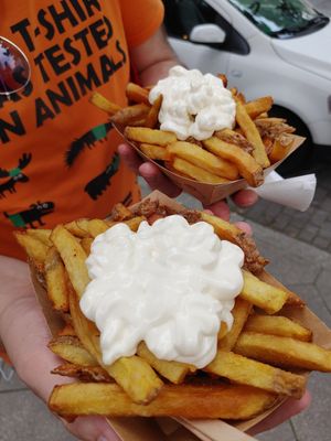 Fries 🍟 with vegan mayonnaise at Benbergs Fritten - Food Stand in Dortmund