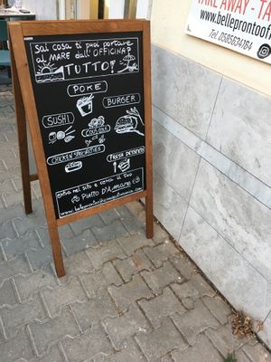 Sign at entrance  at KLIKKEAT in Carrara