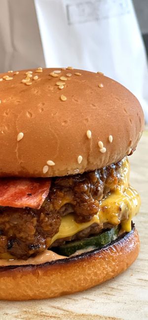 Bacon* Chili* Cheeseburger*.

*Plant-Based. at Extra Market in Los Angeles