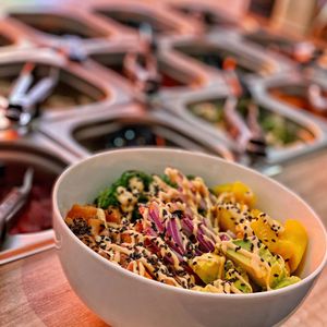 Make your own Bowl Chicken at Poké Hut in Tenerife