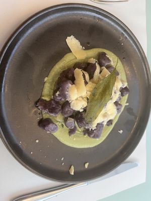 Gnocchetti Senatore Cappelli di patata viola con fave e "pecorino"  at Nativa in Rome