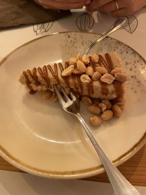 Cheesecake salted caramel with peanut butter at Nativa in Rome