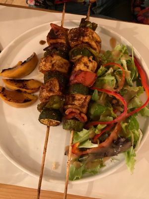 Tofu skewers with teriyaki sauce, roasted apples and salad at Nativa in Rome