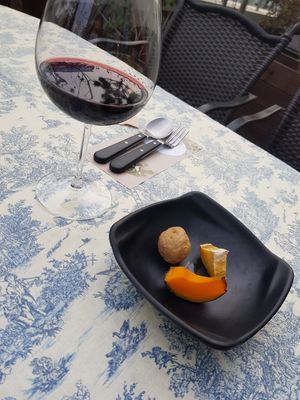 Welcome food! And wine 🤭 at Nokum Space - 공간 녹음  in Seoul