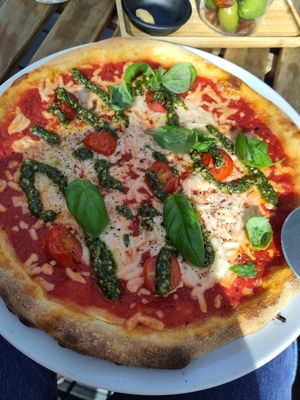 Pesto pizza at Vegan Pizza Bar in Rotterdam