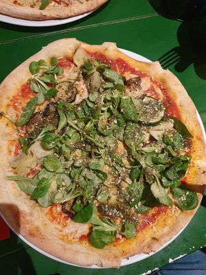 Garden pizza at Vegan Pizza Bar in Rotterdam