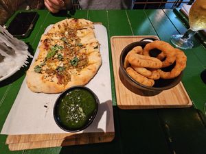 Foccacia and onion rings at Vegan Pizza Bar in Rotterdam
