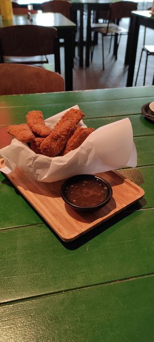 Pre-Tendies with Chilisauce at Vegan Pizza Bar in Rotterdam