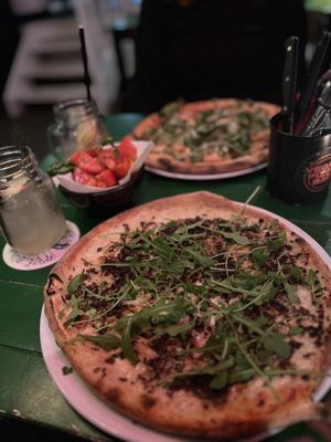 Savage Sausage😮‍💨 (€14,95) and the Madam Ginger lemonade by Roze Bunker (€3,80)  at Vegan Pizza Bar in Rotterdam