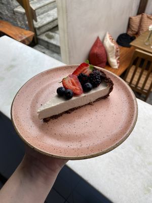 torta viva - vegana, sem glúten, sem açúcar  at Annapoorna in Rio De Janeiro