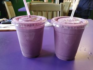 Large Barre 3 (no agave) owner split into two cups for us. Really nice flavor, would recommend. Owner advised it was a popular choice at Raw Can Roll Cafe in Wayne